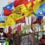 Kecelakaan Terjadi Akibat Bendera Parpol Terjatuh, Suami-Istri di Jakarta Selatan Mengalami Cedera Serius